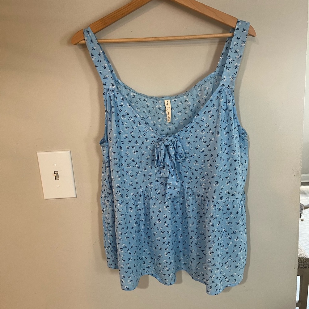 Summer flowy top. Brand new.